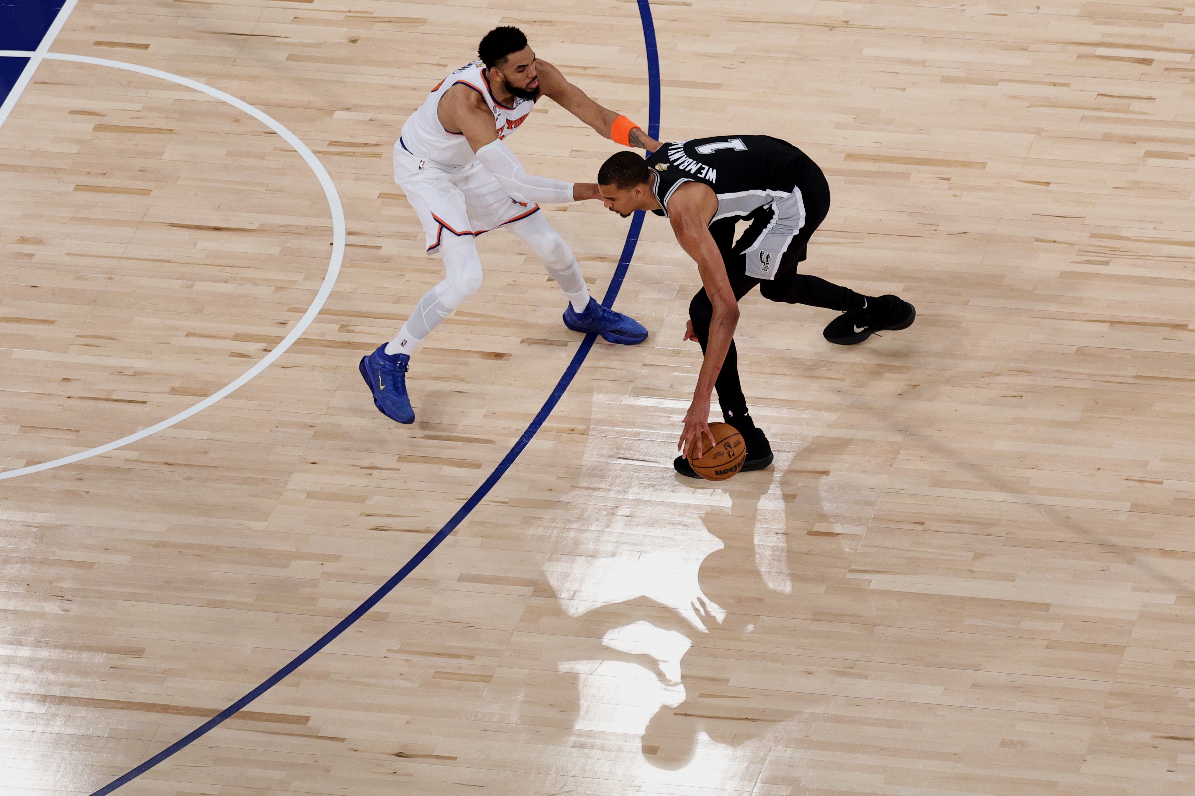 追梦：文班被激出脏动作可能应该被停赛两场 但NBA宽恕了他！